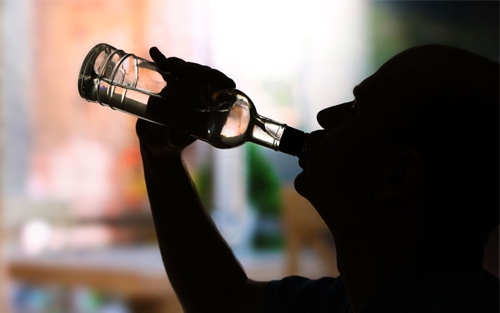 1为什么酒鬼自制力差？他们可能缺少一种关键的酶.jpg